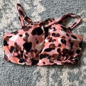 Elegant Pink Leopard Print Bikini Top